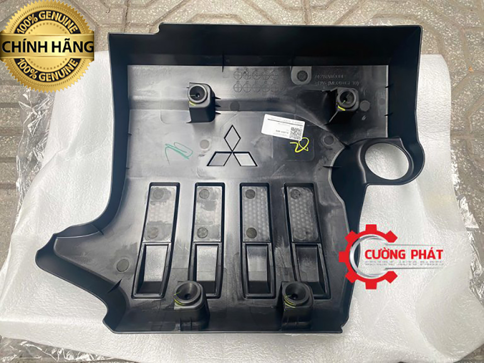 Góc chụp mặt sau nắp trang trí động cơ Xpander, Xforce chính ngạch