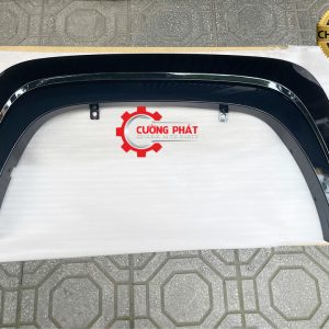 Hình ảnh ốp cua tai xe Triton 2025-2026 chính hãng