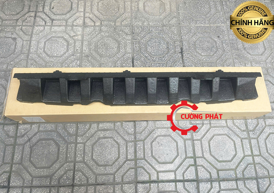 Ốp dưới cản trước Triton 2025-2026