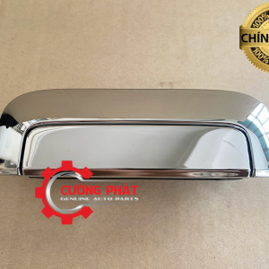 Góc chụp cận cảnh tay mở bưởng sau Triton 2015-2018