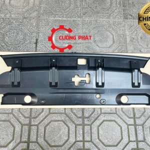 Hình ảnh ốp trên ga lăng Triton 2025-2026 chính hãng