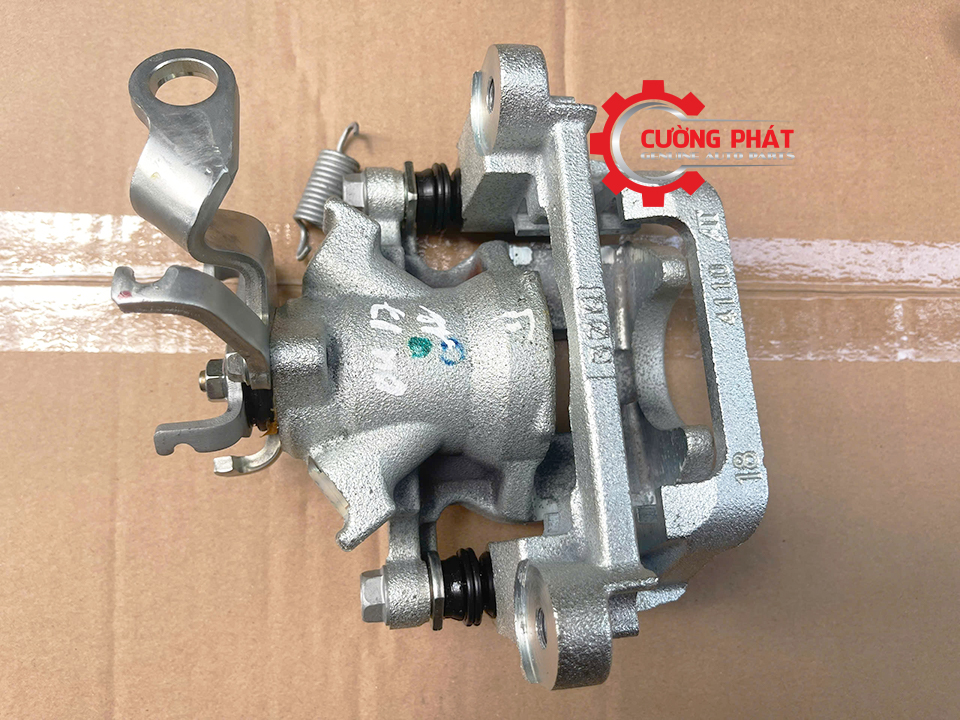 Cận cảnh cụm phanh sau Outlander Sport bên phụ