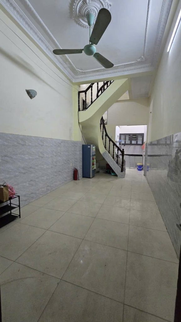 Nhà riêng 60m2 – 5 ngủ – ngõ 175 Thịnh Quang – 12.5 triệu/tháng (CTV 2238)