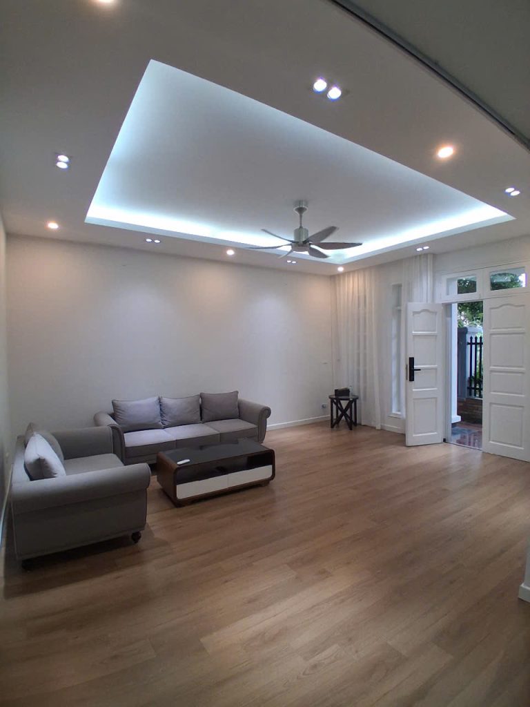 Biệt thự Ciputra – 180m2 – 3 tầng – 4 phòng ngủ ( 1 khép kín) – giá 3.300$ (khoảng 85 triệu) (ctv4985)
