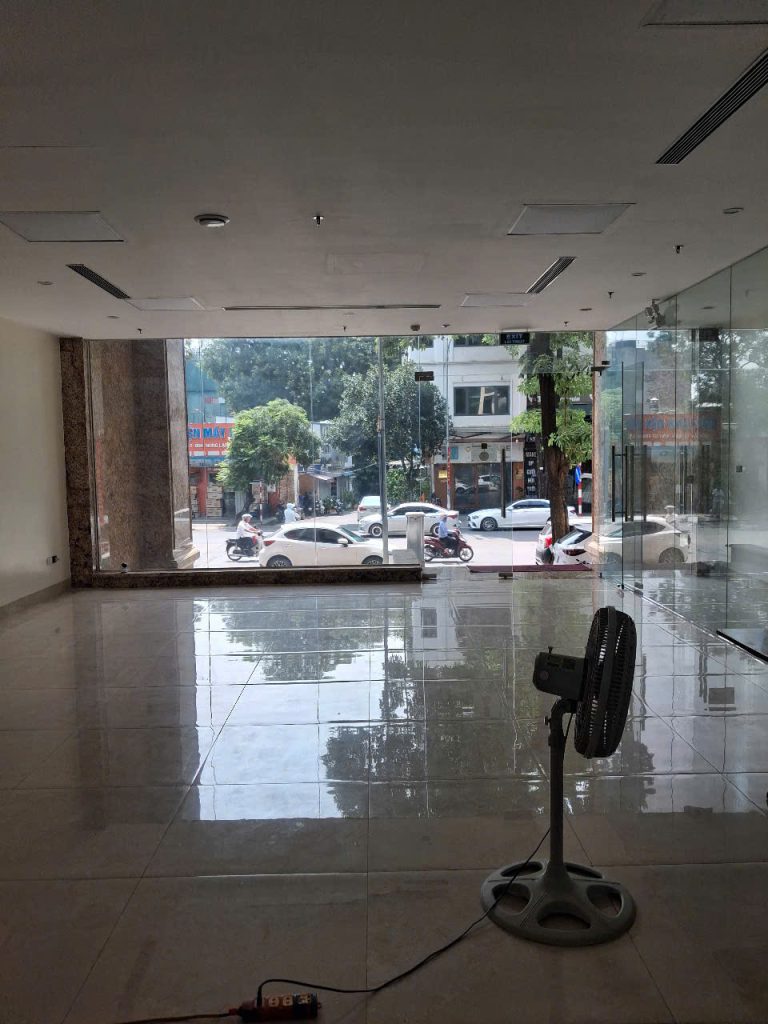 Tòa nhà văn phòng 150m2 – 9 tầng – thông sàn – Lạc Long Quân (ctv4985)