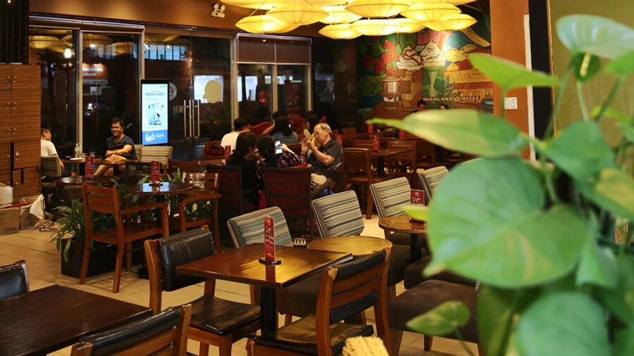 Đèn trang trí quán Café Highland coffee tại Hung Vuong Plaza (126 Hùng Vương quận 5)