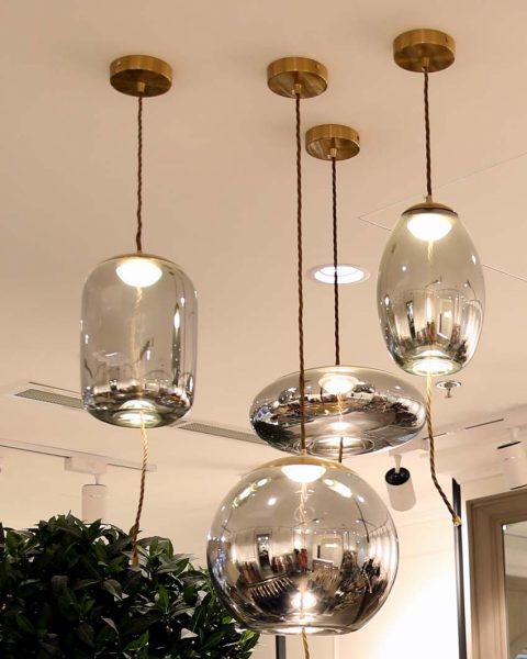 đèn thả thủy tinh trang trí shop quần áo