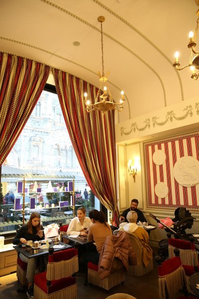 Tiệm bánh & cafe Nga Ladurée Moscow Nikolskaya
