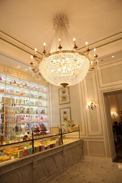 Tiệm bánh & cafe Nga Ladurée Moscow Nikolskaya