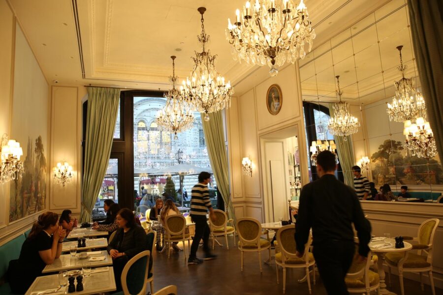 Tiệm bánh & cafe Nga Ladurée Moscow Nikolskaya