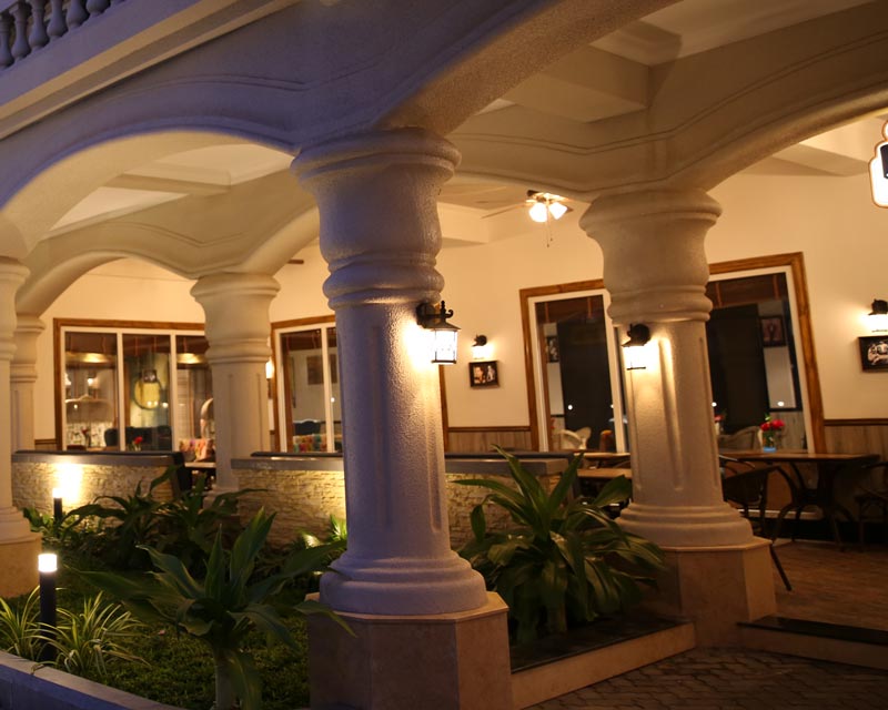 đèn tường trang trí ngoài trời