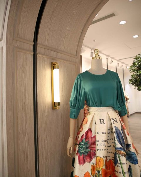 đèn tường thủy tinh trang trí shop quần áo