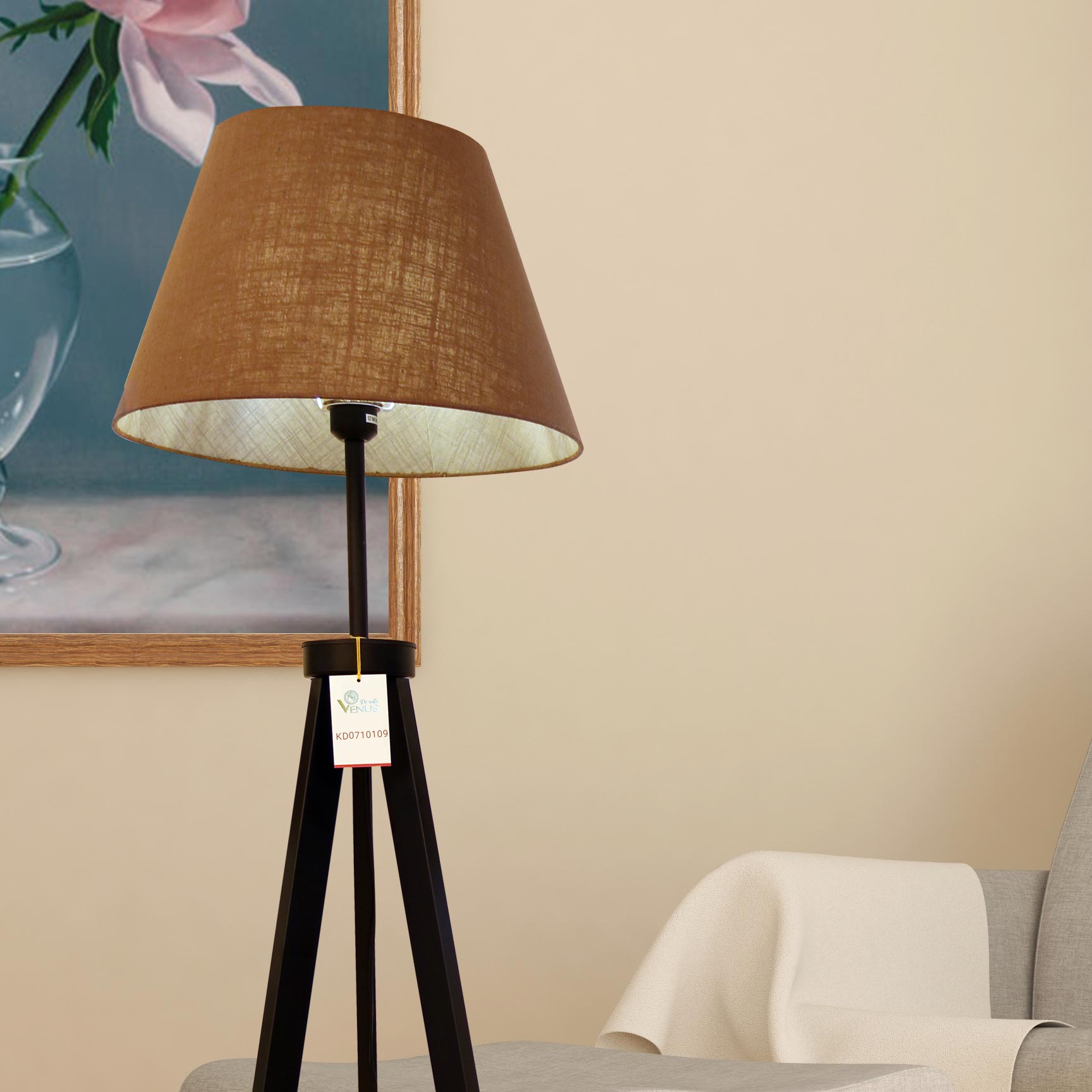Đèn cây đứng góc sofa 3 chân Venus KD0710109 Đèn cây đứng góc sofa 3 chân Venus KD0710109