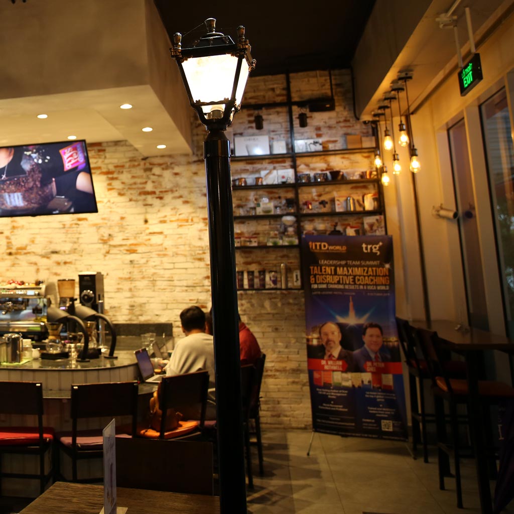 ĐÈN BÀN NHÔM VENUS T2135B