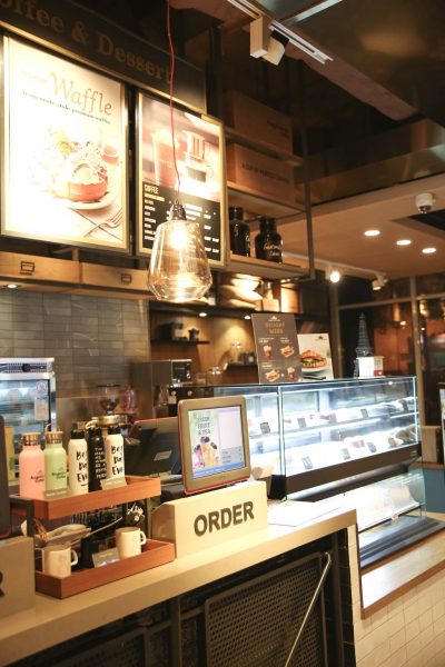 Không gian nội thất và đèn trang trí quán cafe Angel In Us Coffee Parkson Hùng Vương ( Quận 5, TPHCM)