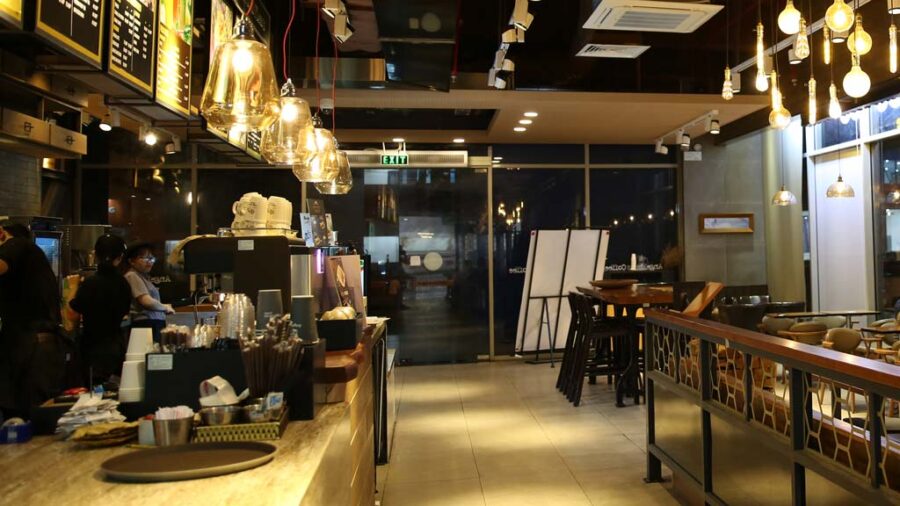 Không gian nội thất và đèn trang trí quán cafe Angel In Us Coffee Parkson Hùng Vương ( Quận 5, TPHCM)