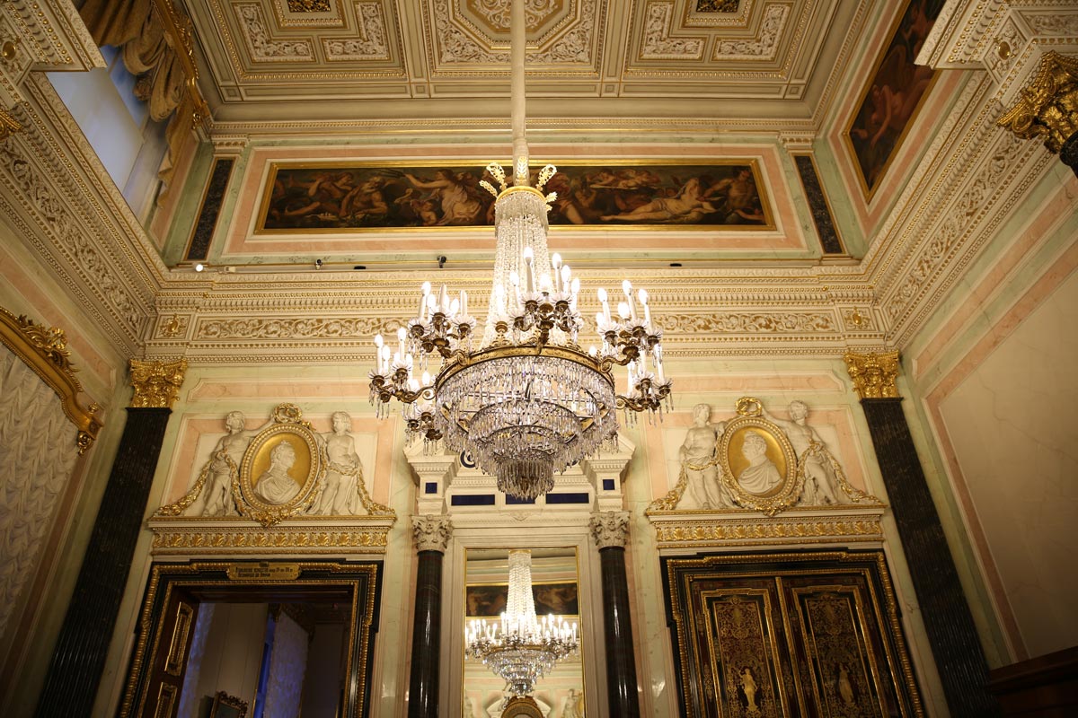 đèn chùm đồng pha lê cung điện mùa đônga