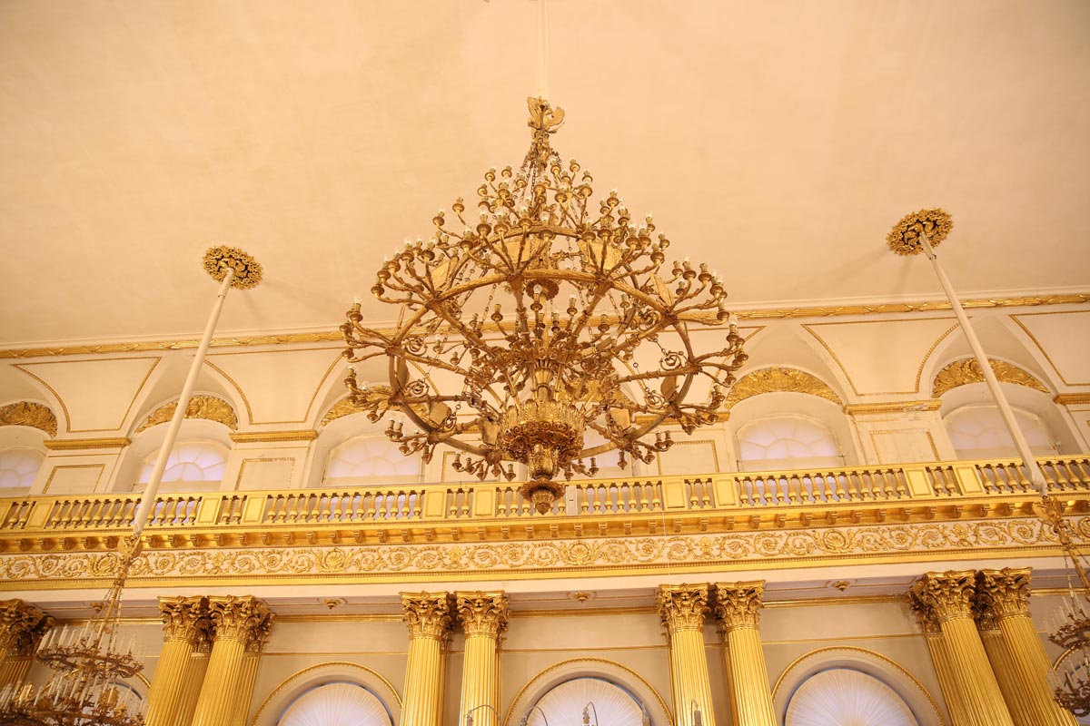 đèn chùm đồng pha lê cung điện mùa đônga