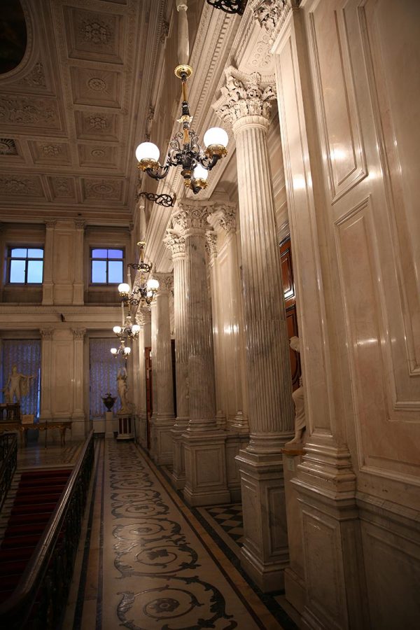 đèn tường trang trí cung điện mùa đông