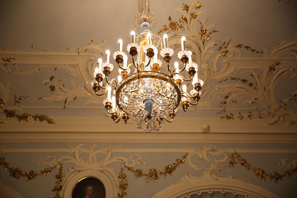 đèn chùm đồng cung điện mùa đônga