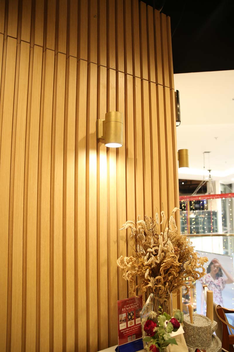 Đèn trang trí tại quán Miyama Coffee