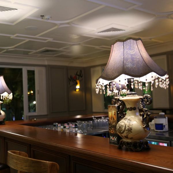 đèn bàn quán cafe