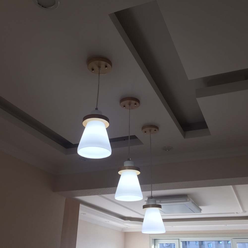 ĐÈN THẢ TRANG TRÍ CHIẾU SÁNG BÀN ĂN CHAO THỦY TINH HÌNH NÓN CHUÔI GỖ CAO CẤP