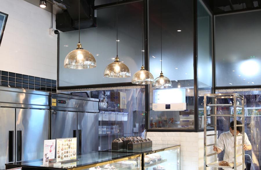 Đèn trang trí cho tiệm bánh đẹp 