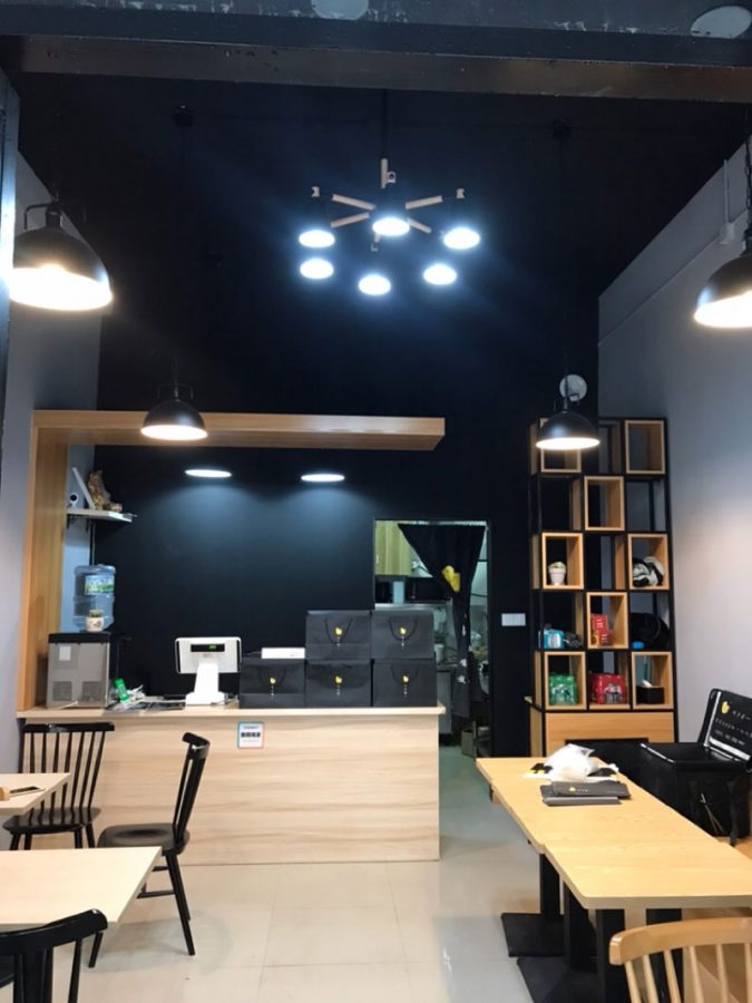 đèn trang trí quán cà phê màu tôi