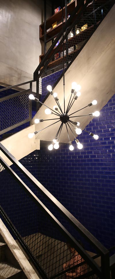 đèn thả thông tầng cầu thang
