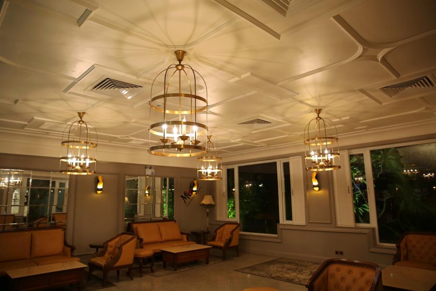 Đèn trang trí bằng đồng cao cấp tại quán cafe bar MUSE LOUNGE & BAR