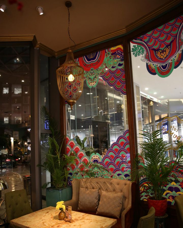 Trang trí nội thất và đèn trang trí cao cấp của quán cafe RuNam Bistro