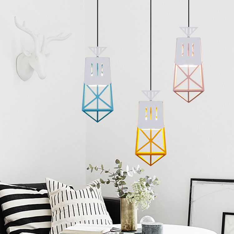 Đèn thả trang trí lồng sắt kim cương nhiều màu Venus KD202428 (mẫu mới 2019) Đèn thả trang trí lồng sắt kim cương nhiều màu Venus KD202428 (mẫu mới 2019)