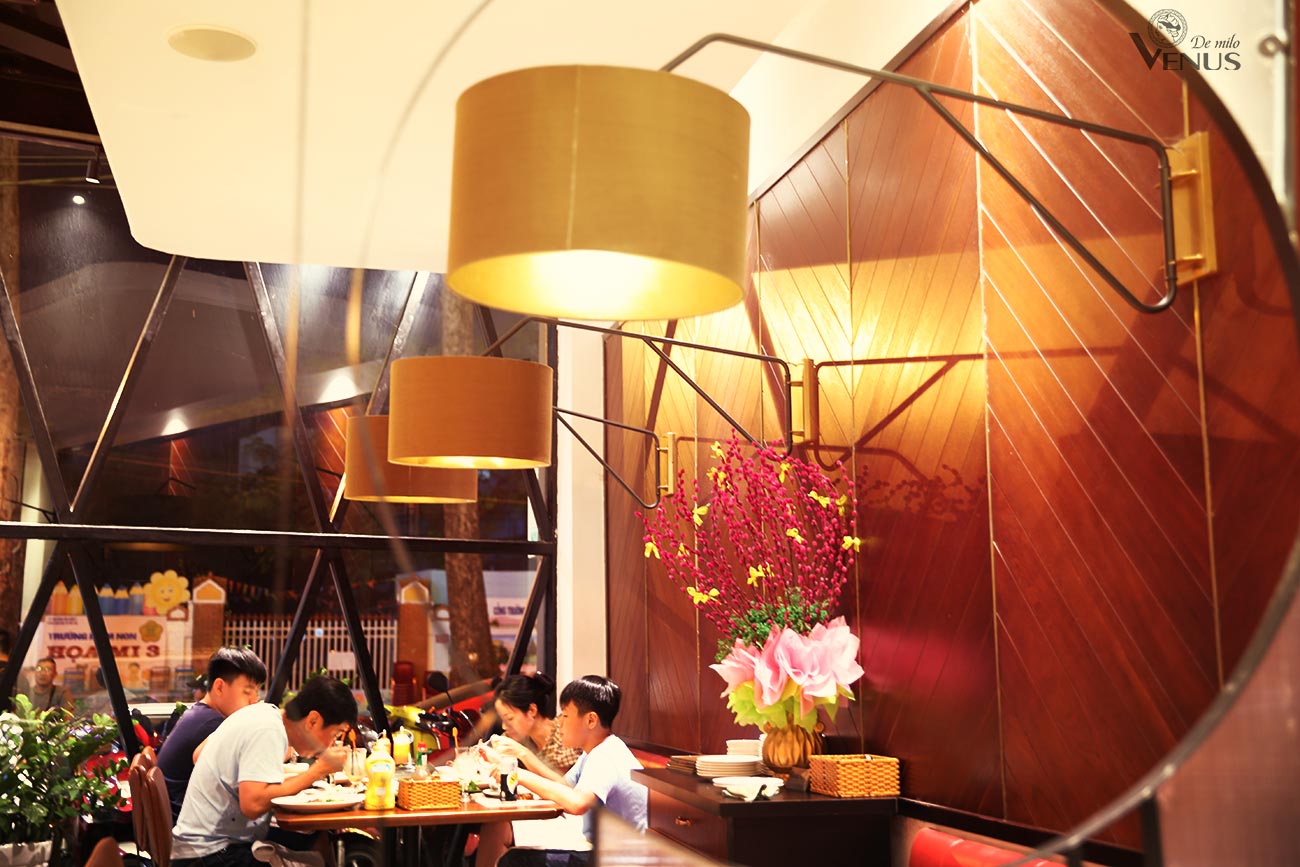 không gian và đèn trang trí nhà hàng bisto an dương vương
