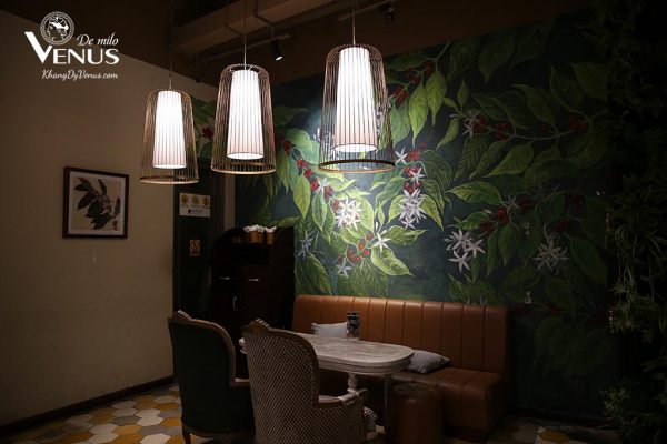 Không gian nội thất và đèn trang trí quán cafe L'amant Cafe