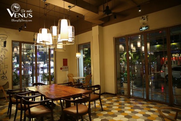 Không gian nội thất và đèn trang trí quán cafe L'amant Cafe