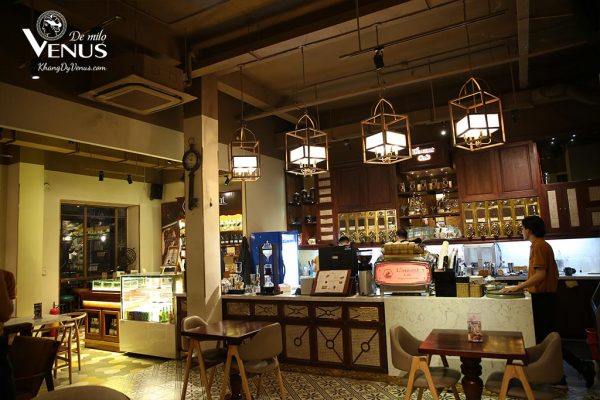 Không gian nội thất và đèn trang trí quán cafe L'amant Cafe