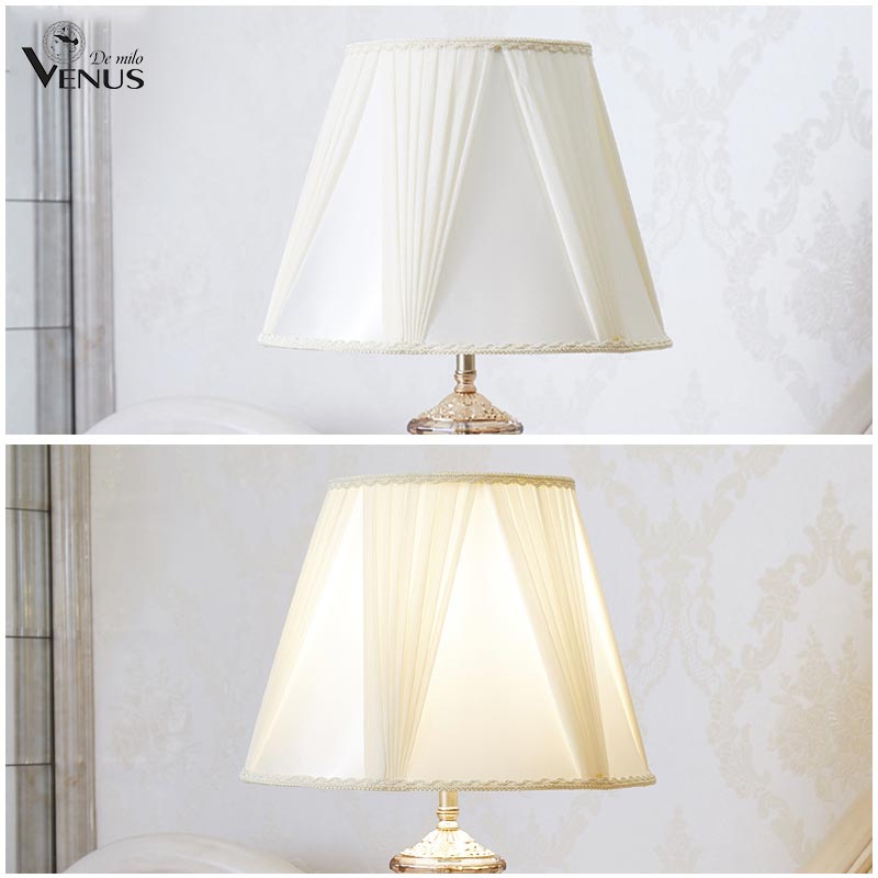 Đèn bàn chụp vải xếp Venus TB1713 Đèn bàn chụp vải xếp Venus TB1713