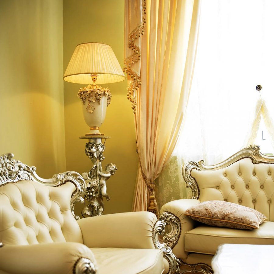 Đèn bạn với họa tiết cổ điển