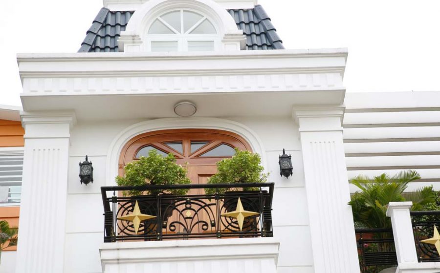 đèn ốp trần ban công