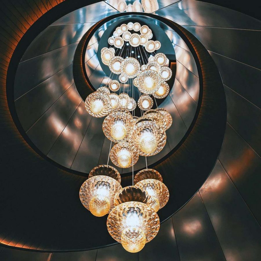đèn chùm cầu thang