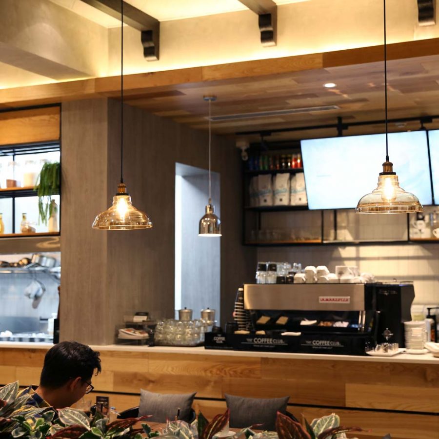Khôn gian và đèn trang trí quán café The Coffee Club Hàn Thuyên Quận 1