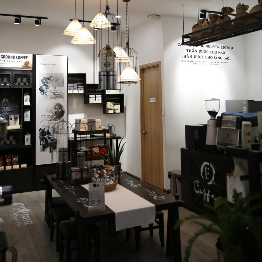 Đèn thả trang trí cho quán café Trung Nguyên Legend tại quận 10 