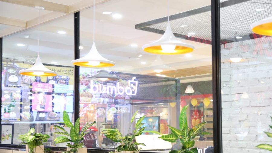 đèn trang trí quán cafe sư vạn hạnh sky luck