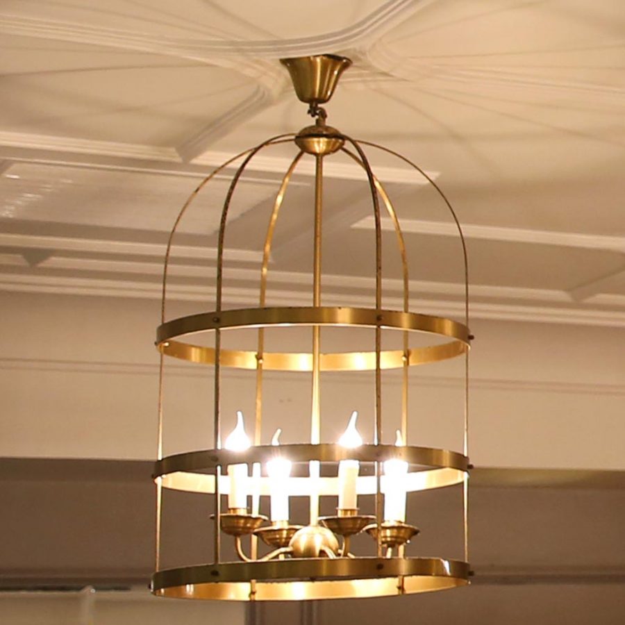 Đèn trang trí bằng đồng cao cấp tại quán cafe bar MUSE LOUNGE & BAR