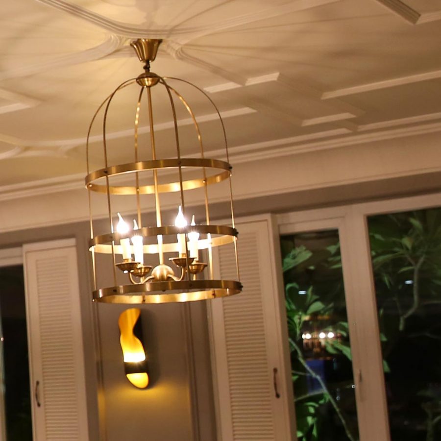 Đèn trang trí bằng đồng cao cấp tại quán cafe bar MUSE LOUNGE & BAR