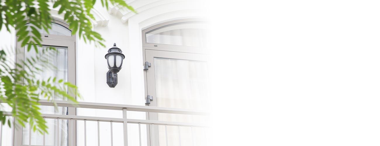 đèn tường ngoài trời cổ điển