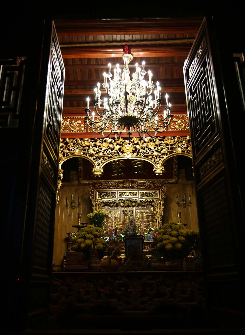 đèn trang trí phòng thờ