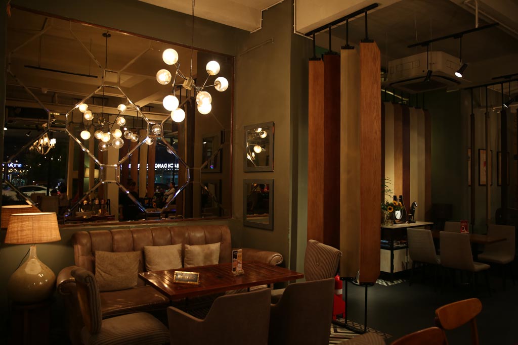 Đèn Trang Trí Và Nội Thất Quán Cafe Runam Bistro Đồng Khởi Quận 1