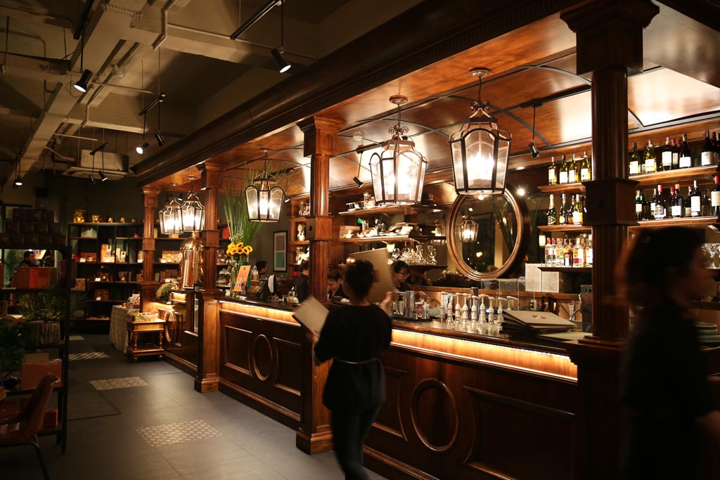 Đèn Trang Trí Và Nội Thất Quán Cafe Runam Bistro Đồng Khởi Quận 1